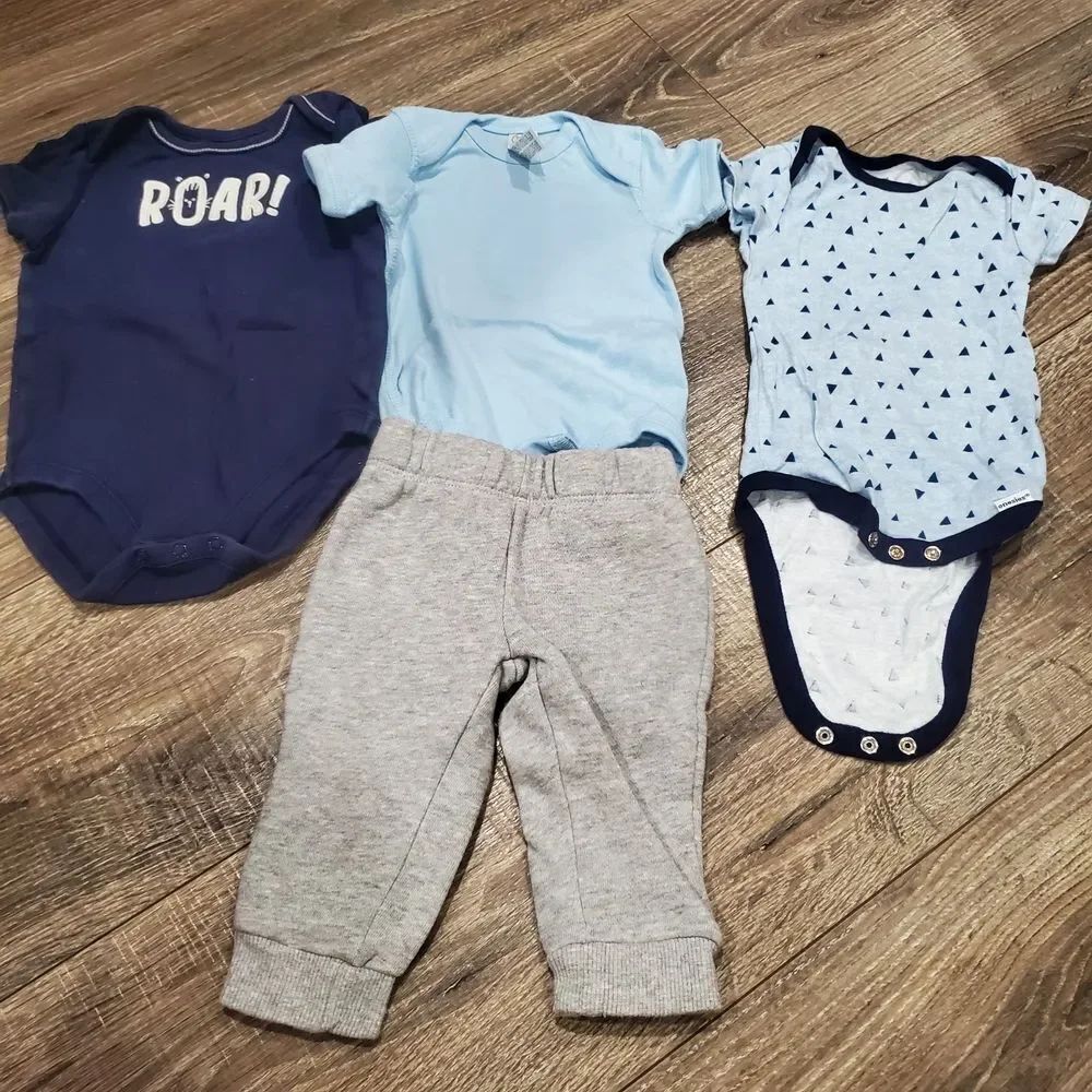 Baby Clothes Set Size 6-12 months 4 Pieces of Clothing